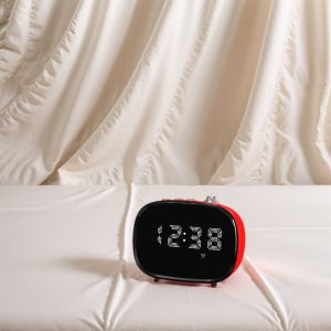 1pc Retro Portable Alarm Clock With Wireless Speaker, Hands-Free Calling, AUX Or TF Card , Vintage Decor Gift For Home, Outdoor, Parents