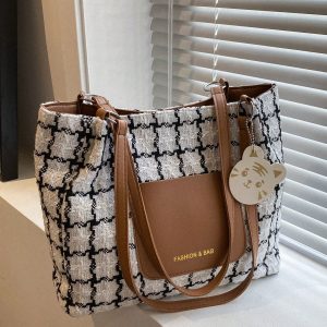 Plaid Shoulder Bag For Women, Large Capacity, Fashionable Commuting Plaid Casual Tote Bag With Pendant