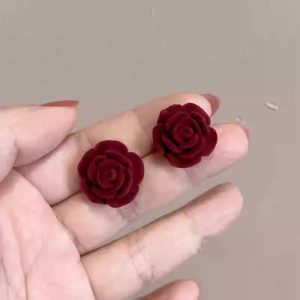 Retro Versailles Rose French Mosquito Coil Ear Clip