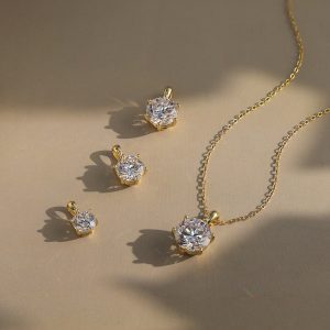 Classic Six-claw Simple Moissanite Pendant Silver Necklace