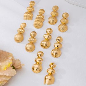 Retro Women's Exquisite Polka Dot Metal Beads Earrings