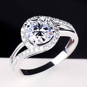 Diamond Shining Surround Small Diamond Twist Ring