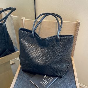 New Stylish Good Texture Woven Shoulder Bag For Women