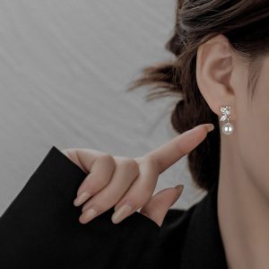 Light Luxury High-grade Rhinestone Butterfly Pearl Earrings