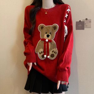 Red Fashionable Cartoon Bear Slim Fit Sweet Bow Sweater For Women