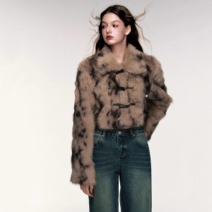 Fashionable Retro Sweet Cool Horn Button Short Leopard Print Faux Fur Coat Women