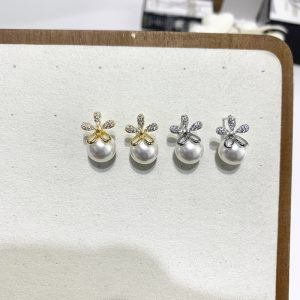 Pearl Flower High-end Small Fragrance Earrings