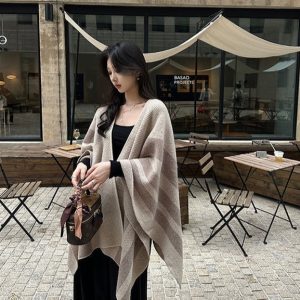 Retro-style Cloak Maillard Outerwear Cape