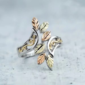 Hollow Two-tone Ring Fashionable Women