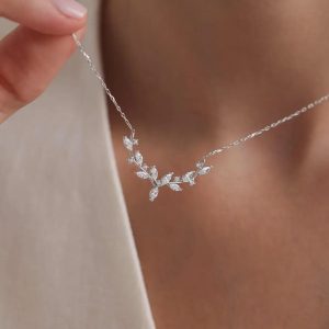 925 Sterling Silver Vine Necklace Rhodium Plated Leaf Pendant Elegant Nature-Inspired Jewelry