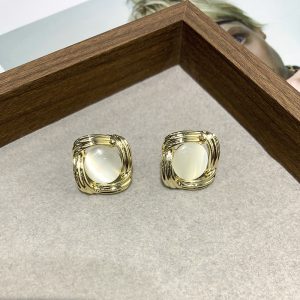 Fashionable And High End Pearl Cat Eye Stone Earrings