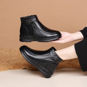 Women's Flat Bottomed Anti Slip Leather Wool Short Boots