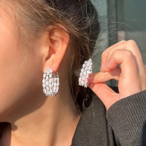 Personality Light Luxury Threaded Winding Line Earrings