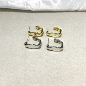 Irregular C-shaped Earrings With Minimalist Design