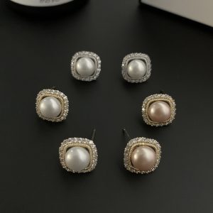 Minimally Luxurious Socialite Zircon Pearl Earrings