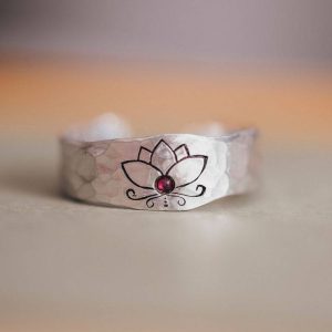 Stylish And Trendy Minimalist Alloy Electroplated Glossy Lotus Ring