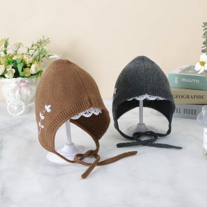 Hand-embroidered Knitted Windproof Earflap Hat