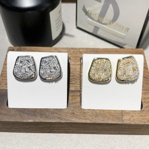 Simple And Versatile Women's Fashion Geometric Ultra-Shiny Square Zircon Stud Earrings