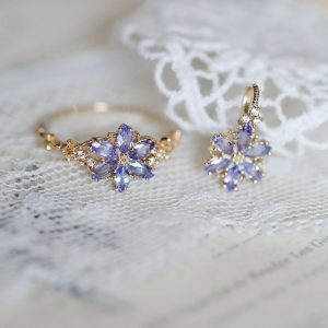 Christmas Limited Edition Snowflake Highly Realistic Moonstone Tanzanite Ring And Necklace