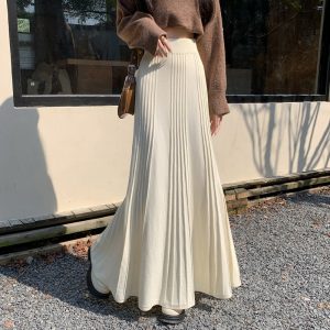 High-waisted Figure-flattering Thickened Pleated Knit Skirt