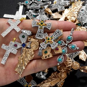 Retro Cross Portrait Pendant Necklace