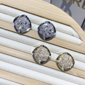 Retro-style Silver Stud Earrings With A Niche Design And Zircon Accents