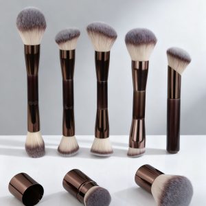 7-Piece Double-Headed Makeup With Telescoping Brush On A Dual-Head Base