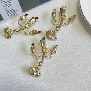 Western Court Retro Chandelier-Style Gold Brooch